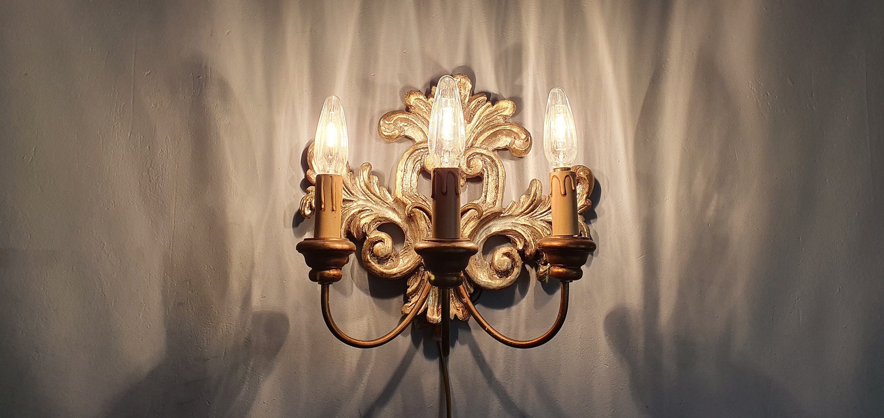 Applique Vintage en Bois et Métal Doré 3 Feux. Made in France 1950.