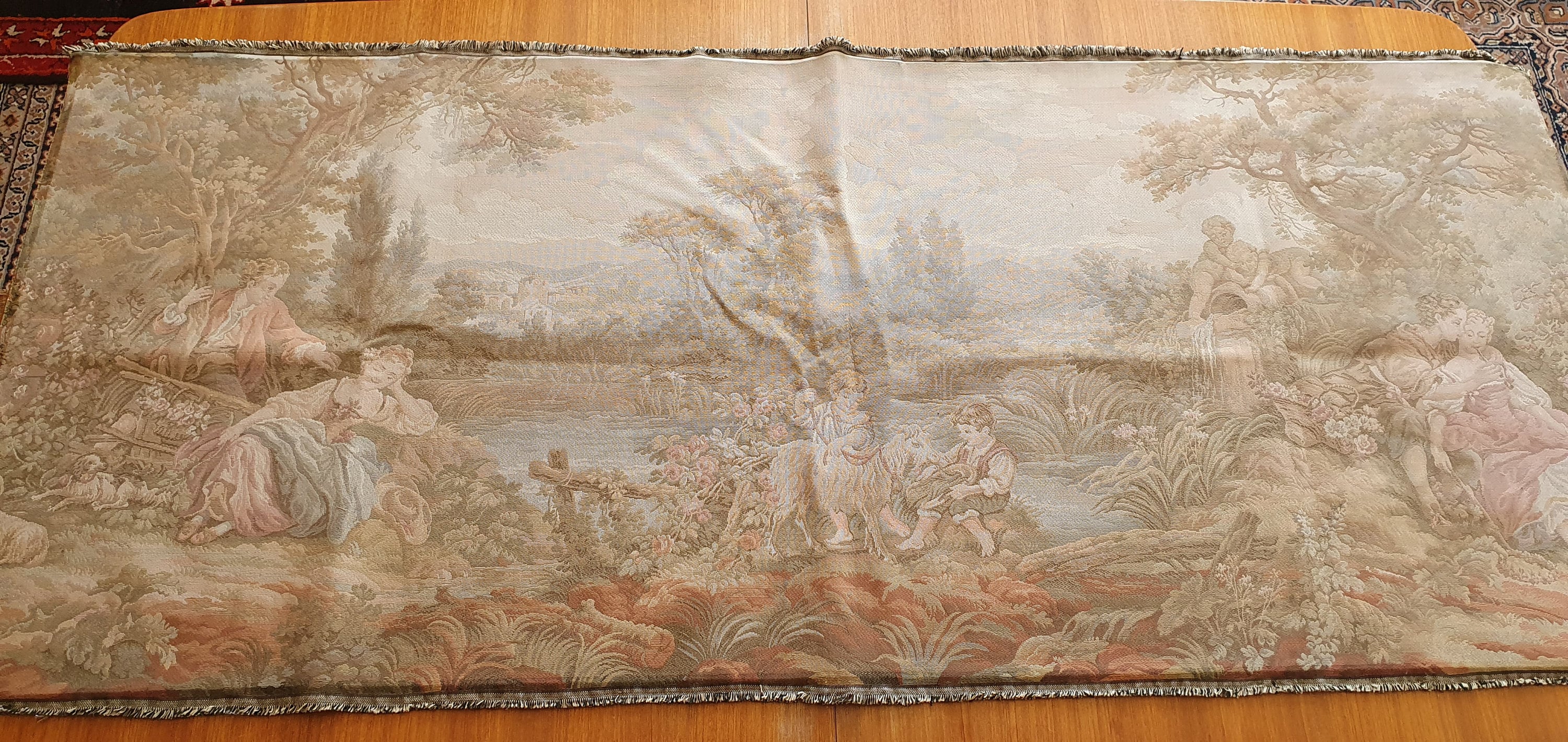 Grande Tapisserie Française Scène Galante Style Xviiie. 165 X 70 cm. Made in France 1960.