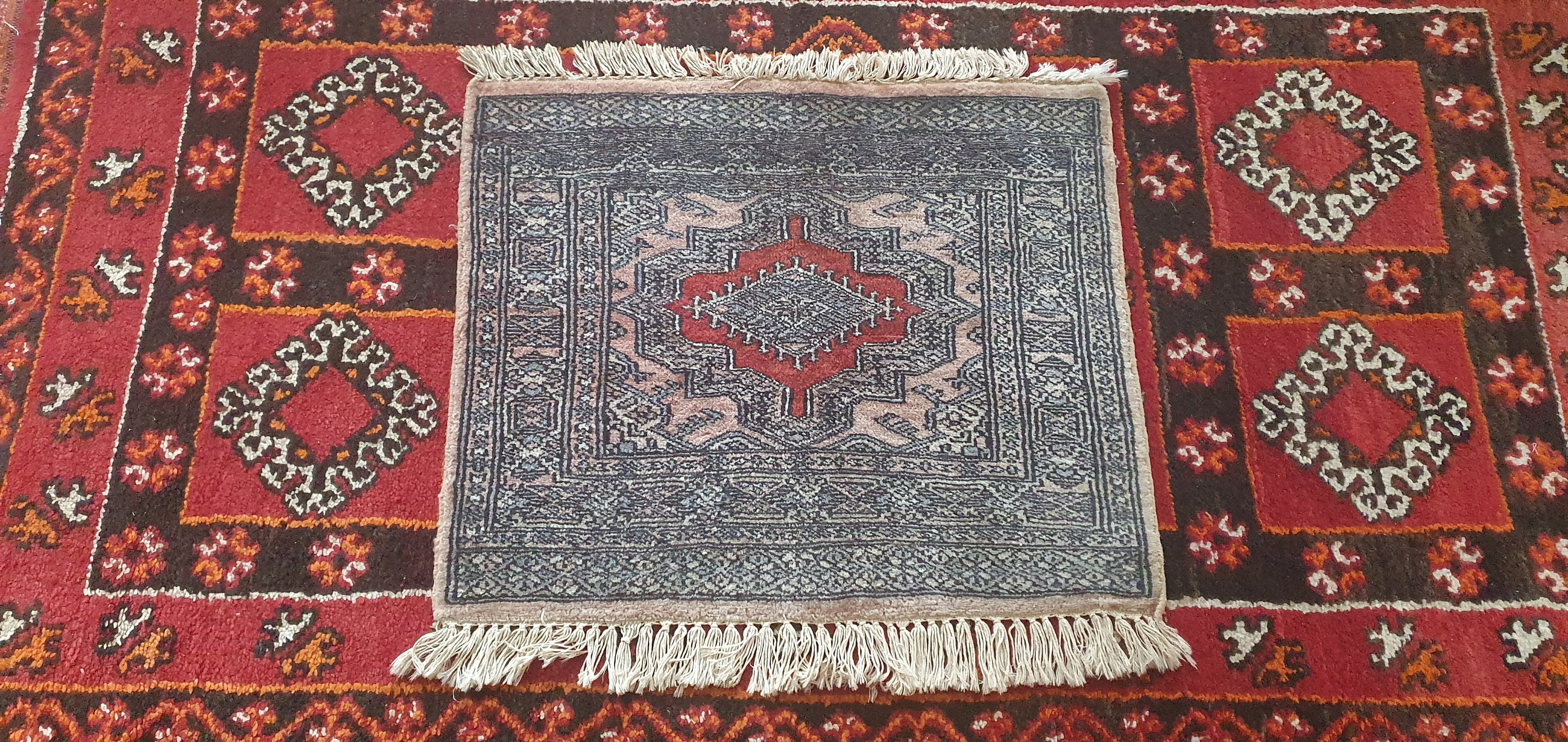 Tapis de Prière Persan Laine et Soie Noué à La Main. 1990. 65 X 55 cm.