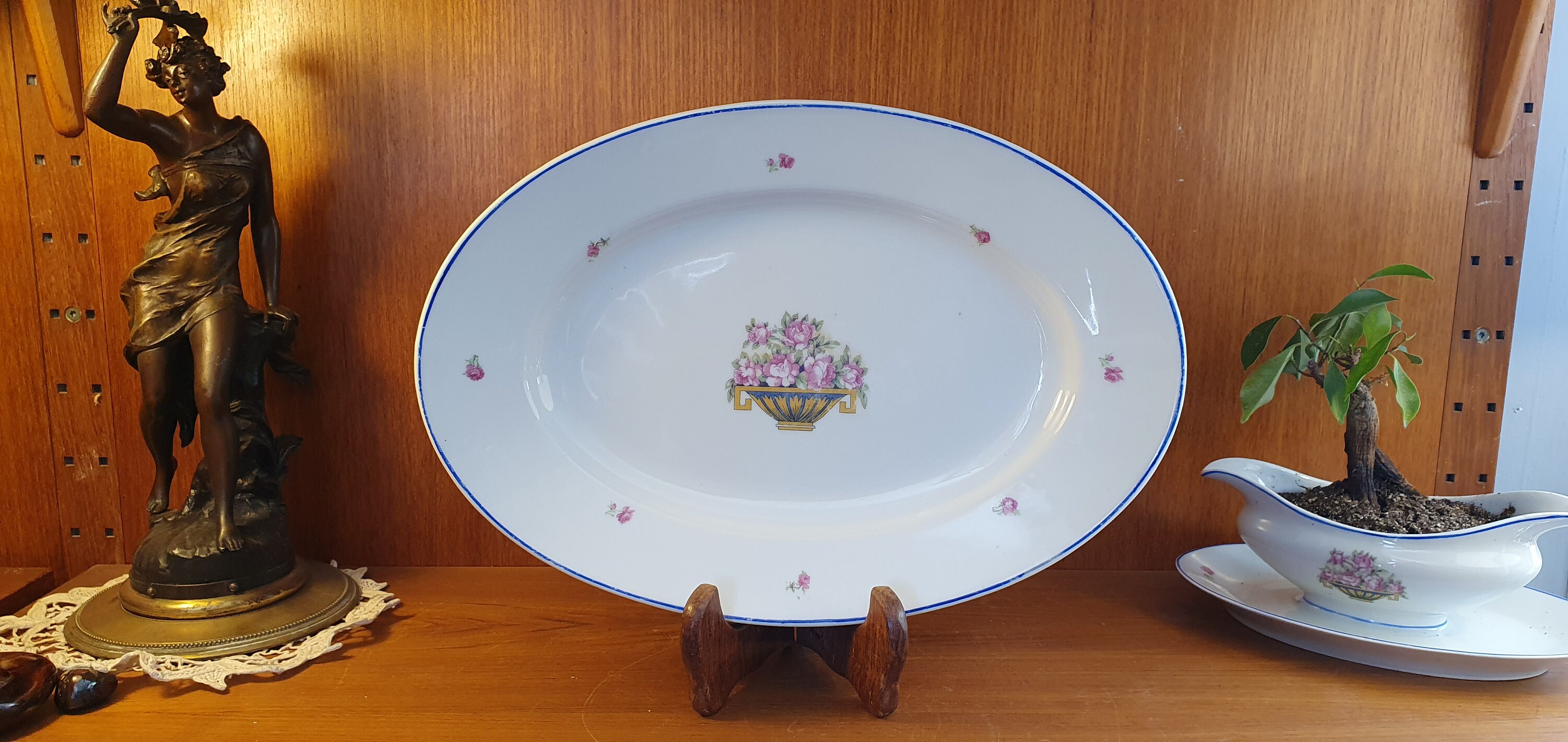 Plat ovale faience ancienne décor bleu fleurs et libellules