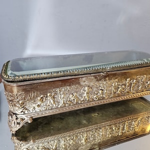Boite à bijoux Napoléon 3 en bronze argenté et verre biseauté. 1890. Made in France.