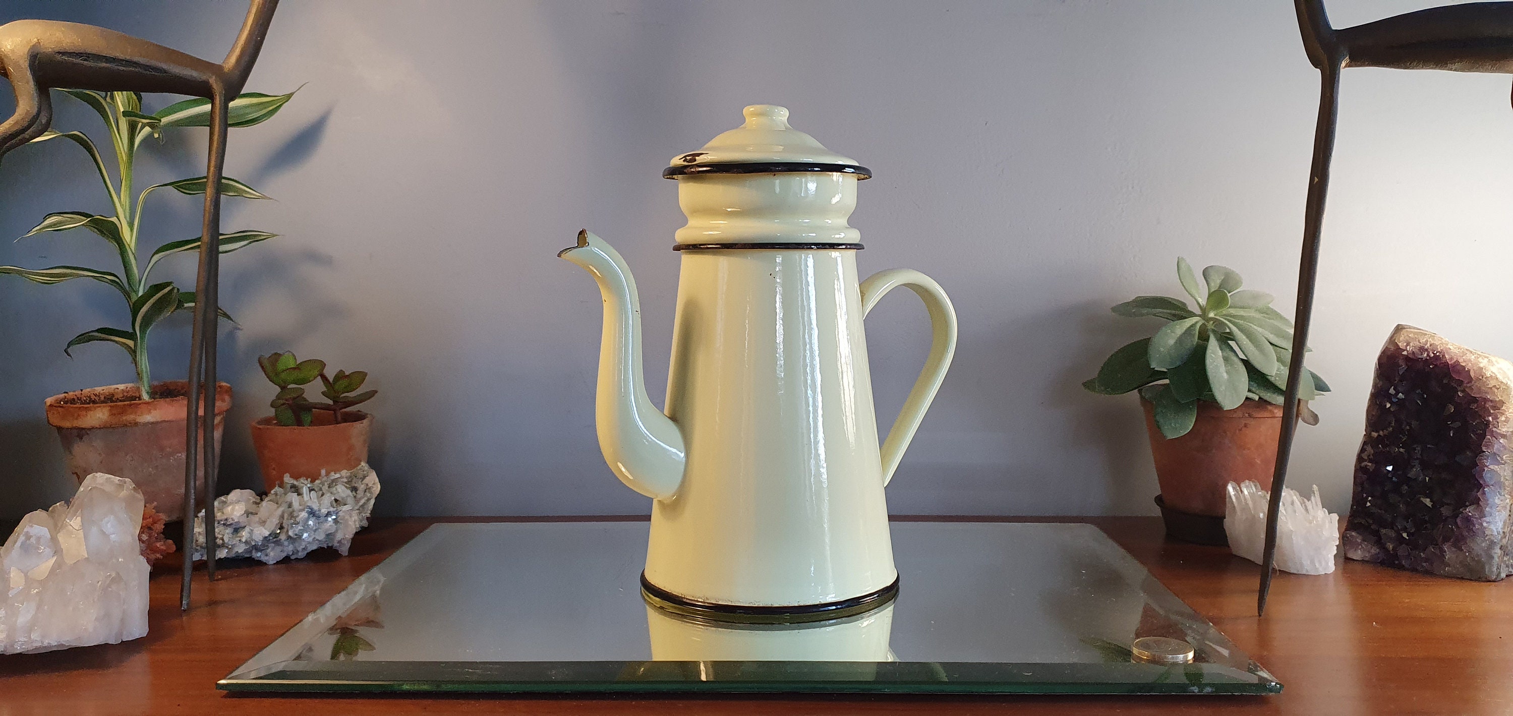 Cafetière Vintage en Tôle Émaillée. Made in France 1950.