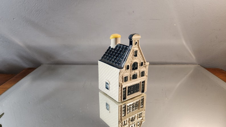 House or building KLM by Bols blue delft. Ceramic miniature from Bols n 66. image 5