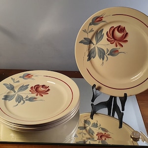 Set of 6 vintage earthenware flat plates with hand-painted flower decoration. Luneville, Lorraine. Made in France 1950.