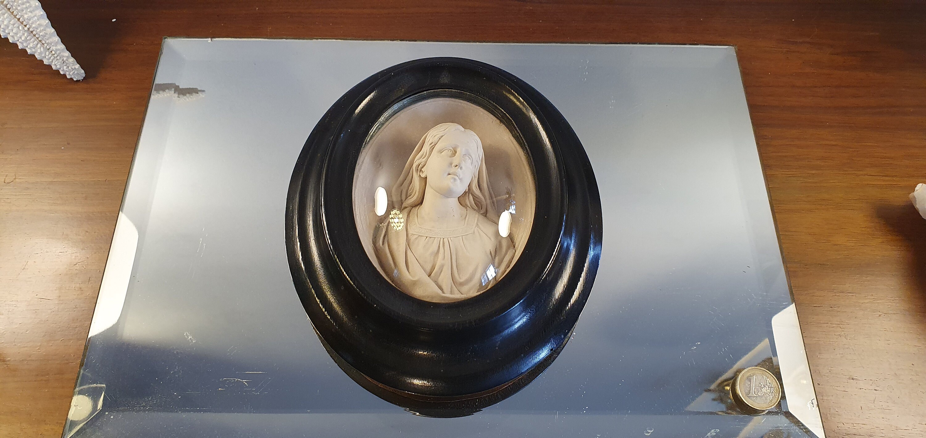 Ancien Cadre Reliquaire à La Vierge Époque Napoléon 3, Ovale en Bois Noirci et Vitre Bombée. France