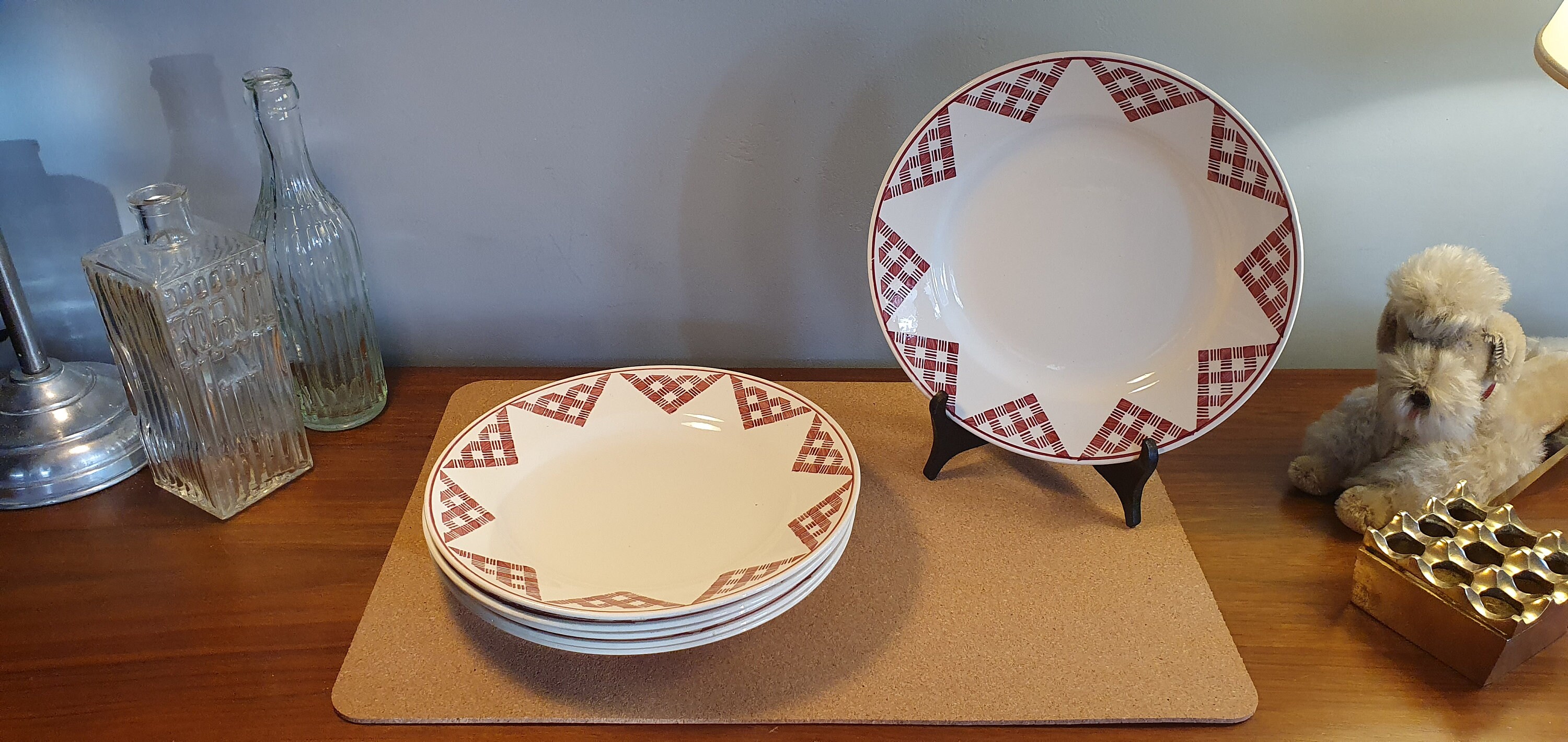 Set de 5 Assiettes Plates Vintage Saint Amand Terre Fer . Made in France 1950.