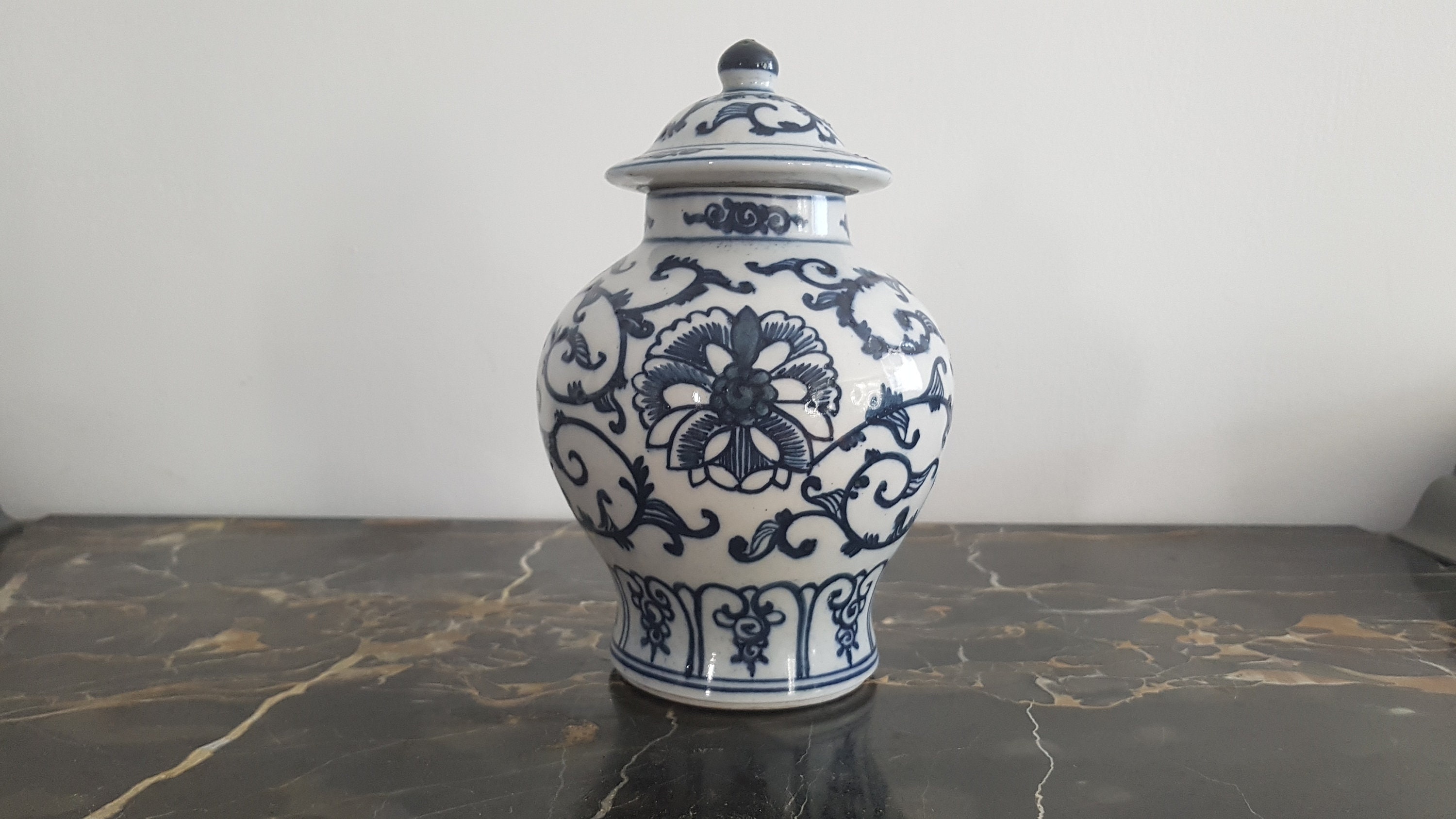 Antique Pot à Gingembre Chinois Bleu et Blanc en Céramique.