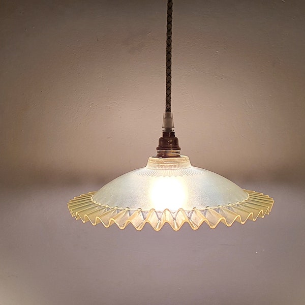 French vintage pendant lamp in yellow bakelite pleated effect. Made in France 1950/1960.