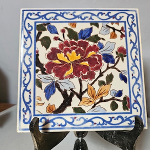 Gien earthenware tile, peony pattern. 15x15 cm. Made in France 1980s.