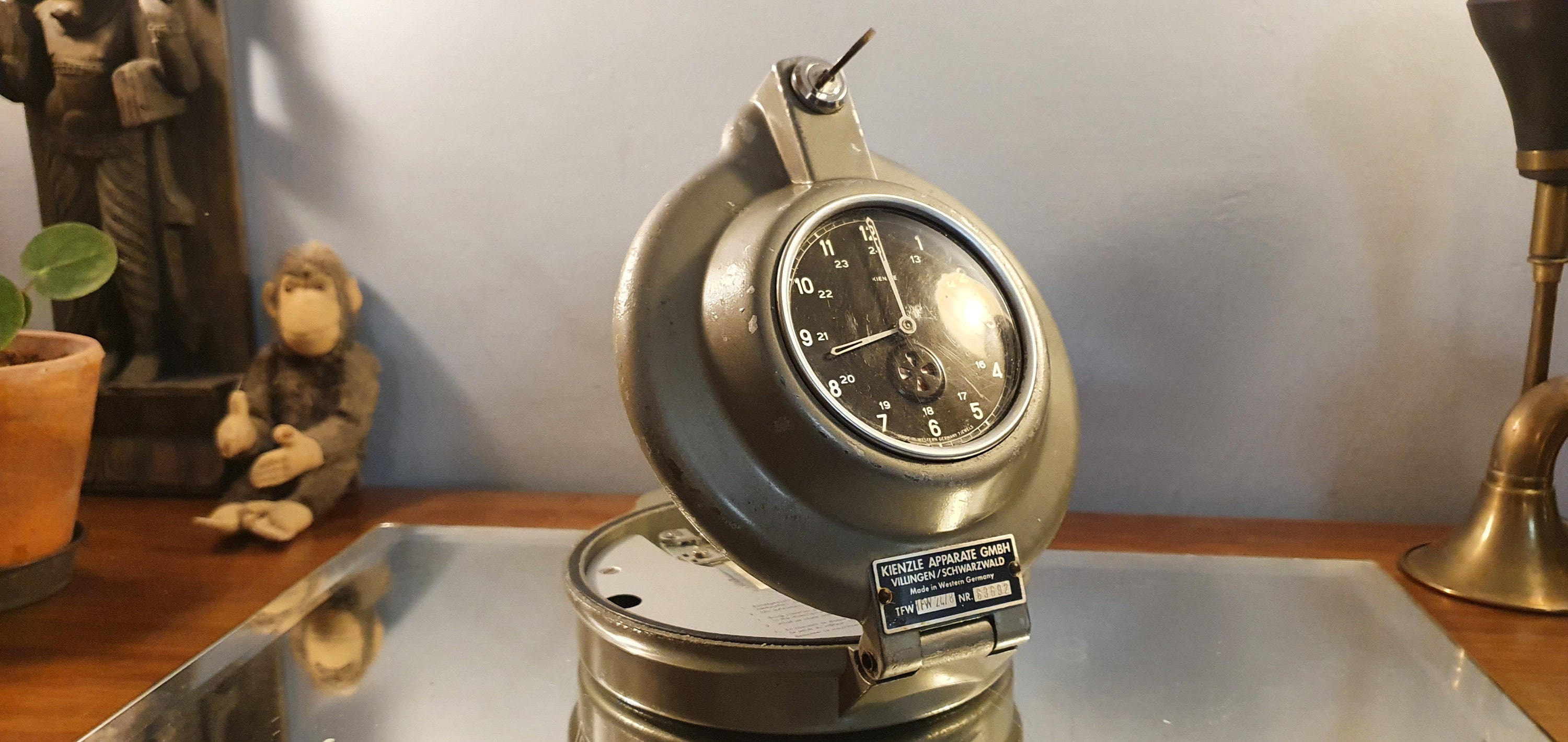 Montre Pendule Vintage Kienzle Apparate Gmbh, Boitier à Disque Contrôleur de Véhicule Ancien. 1960.