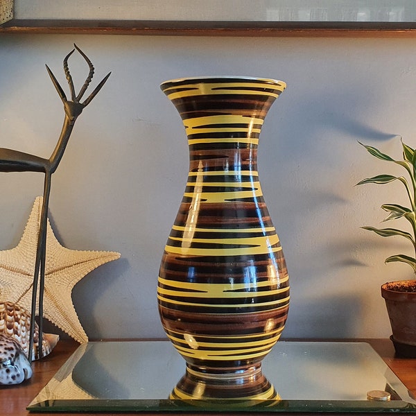 Vase vintage ovoïde à décor zébré peint à la main "Saint Clément"  made in France 1960.