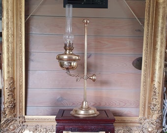 Antique lampe d'étudiant à pétrole en laiton doré . Made in France 1900.
