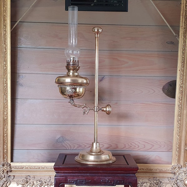 Antique oil student lamp in gilded brass. Made in France 1900.