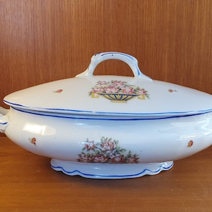 Large vintage vegetable dish decorated with a basket, roses and blue edging. 35 x 21 x 16 cm. 1930.