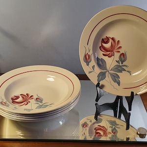 Set of 6 vintage earthenware soup plates with hand-painted flower decoration. Luneville, Lorraine. Made in France 1950.