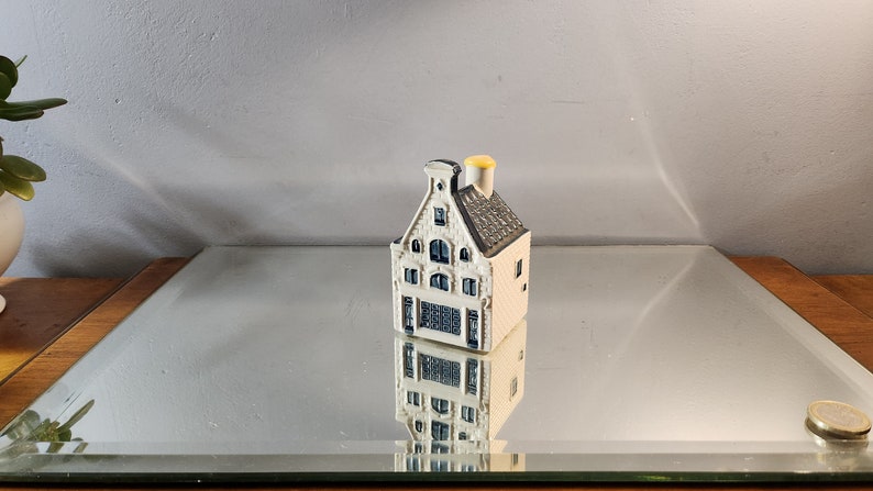 House or building KLM by Bols blue delft. Ceramic miniature from Bols n 66. image 2