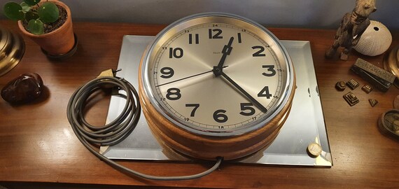 Reloj de pared de cocina vintage con esfera de madera, Alemania 1970