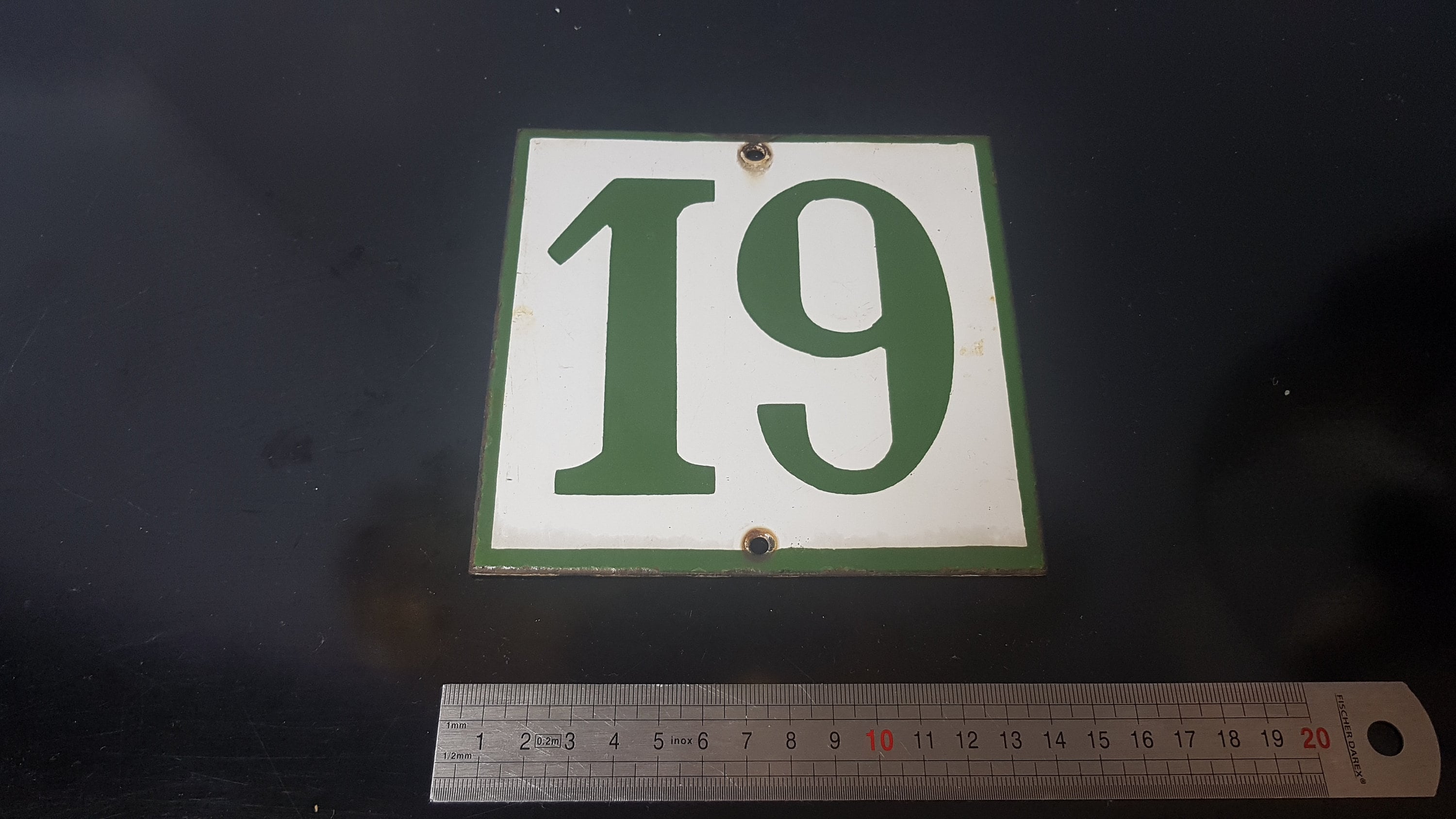 Plaque Carrée Numéro de Rue Émaillée Art Déco Verte et Blanche. 1930. Plaque Française.