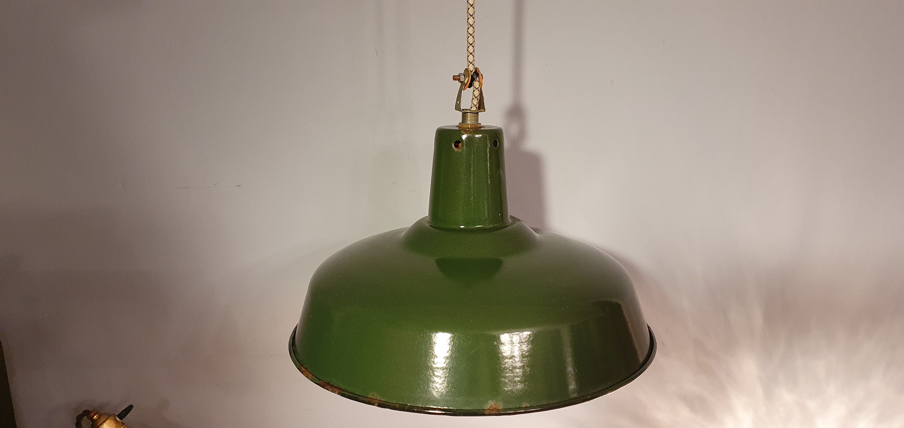 Ancienne Suspension en Tôle Émaillée Style Industrielle 35 cm. Lampe Vintage Indus. Made in France 1