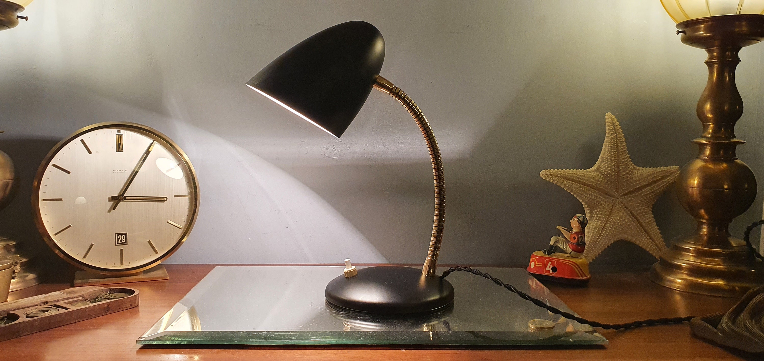 Lampe de Bureau Vintage Noir Mat et Laiton Doré. 1950/1960.