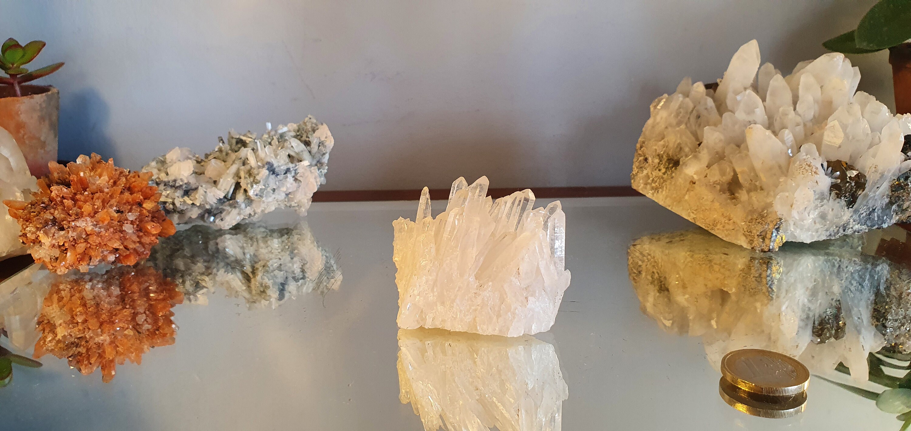 Cristal de Roche. Quartz à Aiguilles ou Druse. 95 G.