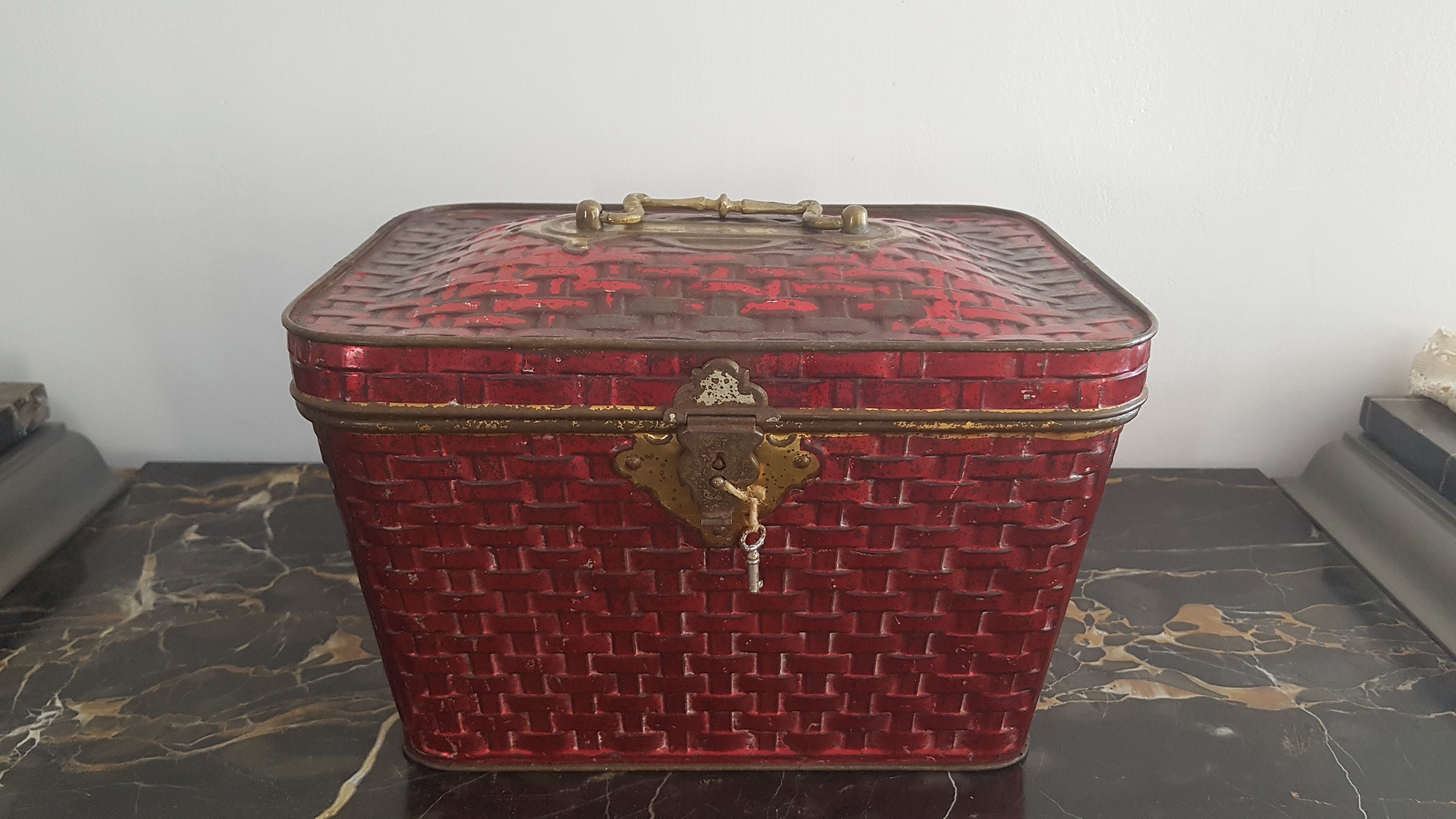 Authentique Tin Box de La Maison Dean's 628 Fifth Avenue New York. 1910