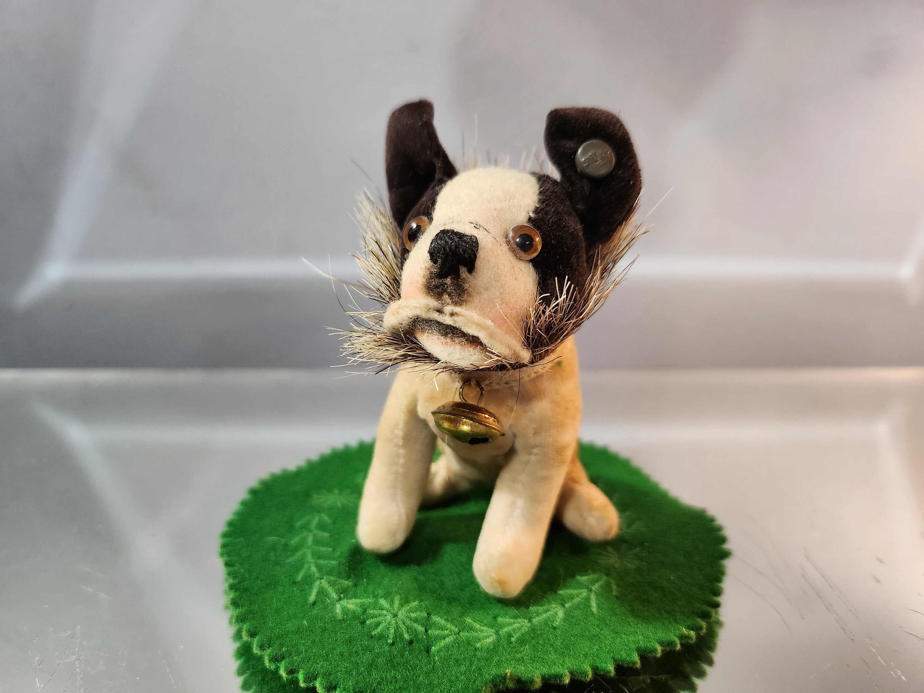 Steiff Miniature Bully (3407) , 8 Cm. 1929. Velours Blanc Et Noir