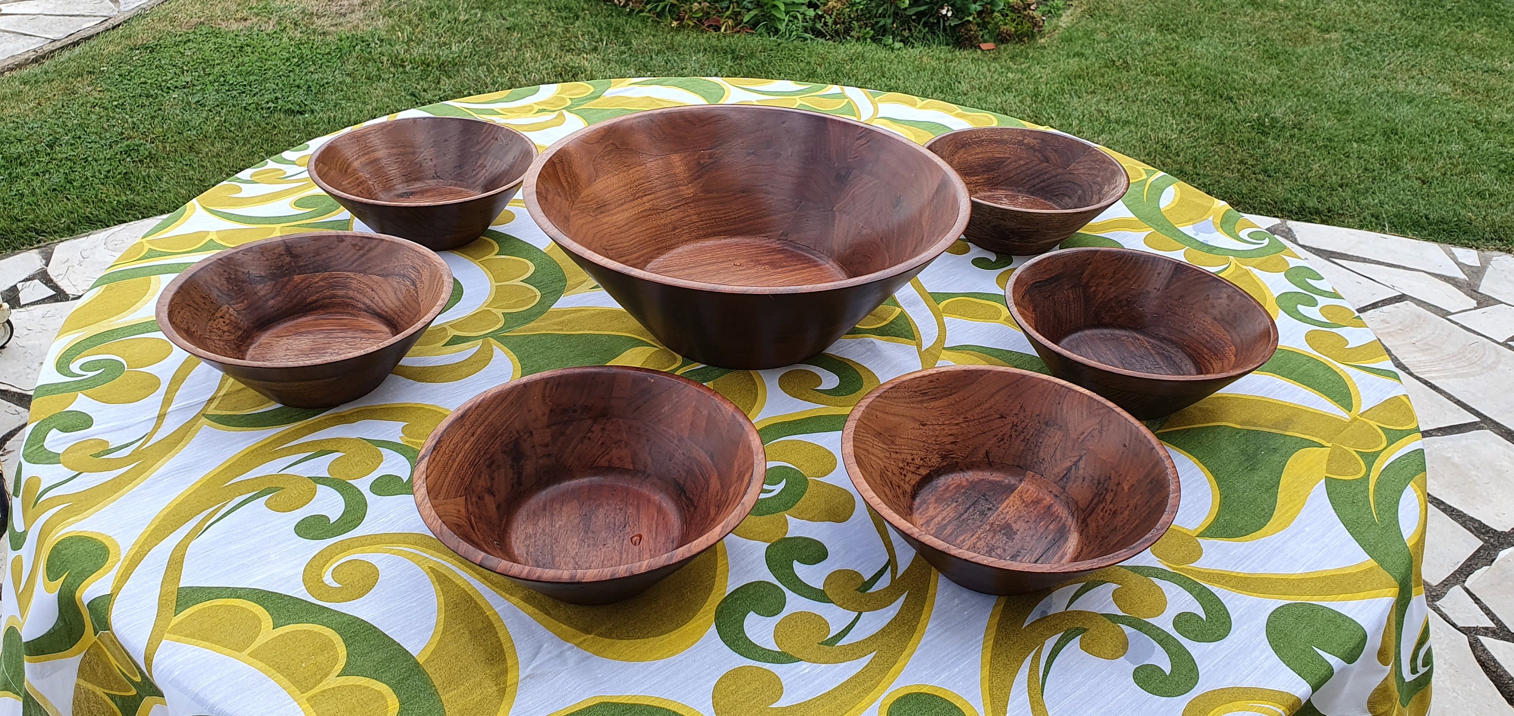 Ensemble de 6 Bols et Plat The Original Walnut Bowl Factory Store. Missouri.1970.