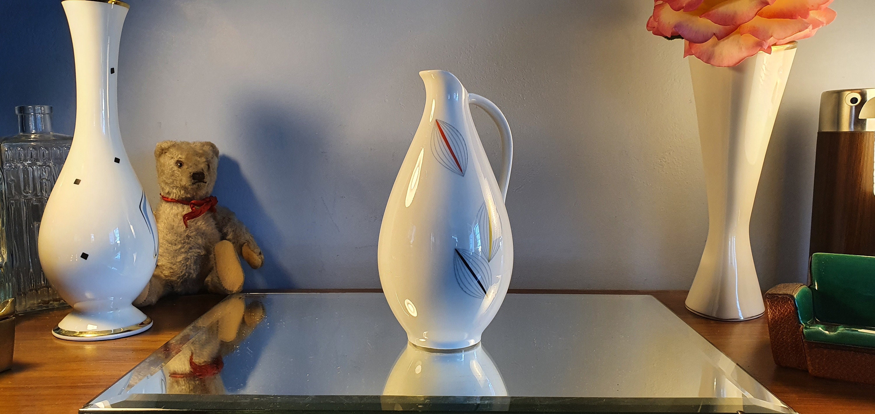 Vase Soliflore Vintage en Porcelaine Jl Menau Graf Von Henneberg-Porsellan 1777 . 1950. Made in Germ