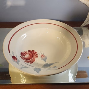 Large vintage earthenware serving dish with hand-painted floral decoration. Luneville, Lorraine. Made in France 1950.