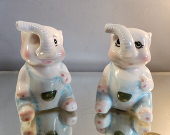 Sel et poivre couple d'éléphants en céramique. Made in France 1960s.. Salière et poivrière rétro vintage.