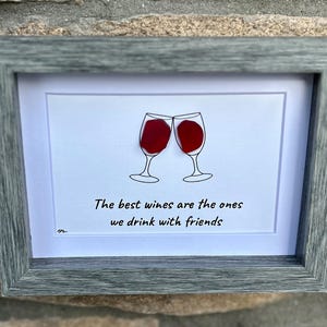 I vini migliori sono quelli che beviamo con gli amici. Arte in vetro di mare, arte fatta a mano 5x7, arredamento da bar, arte da cocktail, regalo di inaugurazione della casa, per gli amanti del vino.