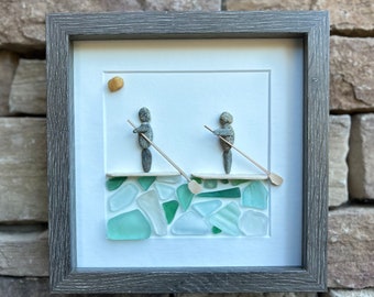 Paddle Boarders enmarcado 9x9 Sea Glass & Pebble Artwork, regalo hecho a mano para pareja o amigos