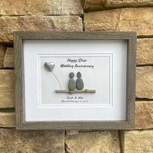 Silberne Hochzeit Jahrestag personalisierte Pebble Art, 8x10 gerahmt 25. Jahrestagsgeschenk für Eltern, Freunde, Ehepartner Bild 4