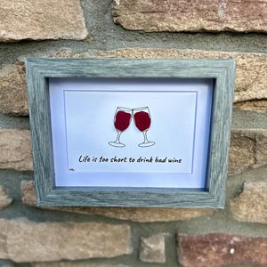 La vita è troppo breve per bere vino cattivo, opera d'arte in vetro di mare, quadro fatto a mano con cornice 5x7, decorazione da bar, cocktail art, regalo di inaugurazione della casa, per gli amanti del vino