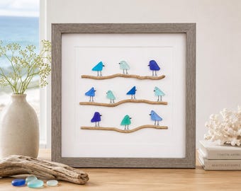 Pájaros de vidrio marino sobre madera flotante / Arte costero enmarcado (8x8)