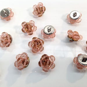 Boutons à queue avec 6 perles à facettes rondes, vieux roses et transparentes, vendu à l'unité. image 1