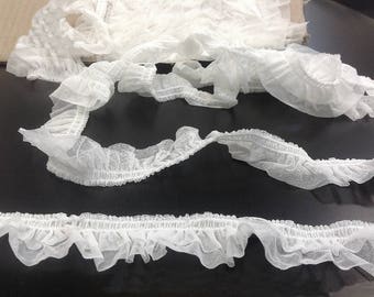 Ruban elastiqué ou galon de tulle, écru, double, avec des volants, très doux pour accessoiriser vos travaux couture vendu au Métre