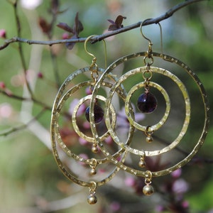 Grandes boucles d'oreilles Astrolabe en laiton et billes de verre artisanales petites et grandes image 1