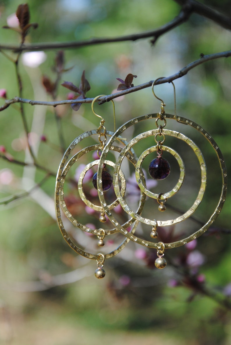 Grandes boucles d'oreilles Astrolabe en laiton et billes de verre artisanales petites et grandes image 1