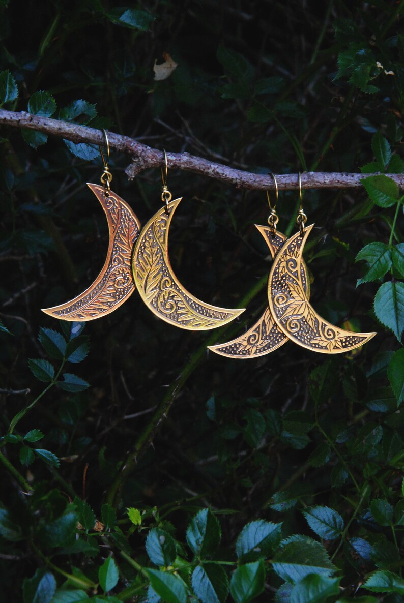 Boucles d'oreilles Lune faucille en laiton gravé, deux motifs au choix image 2