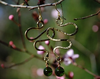 Snake earrings in hammered brass and handcrafted glass beads