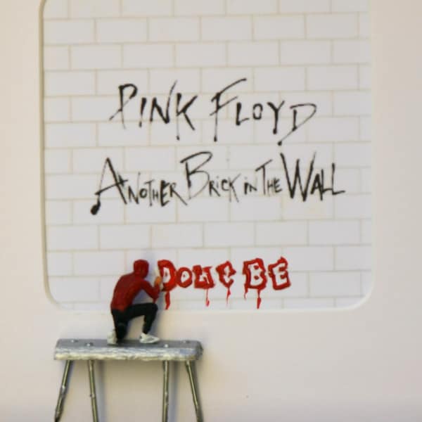 Dont be another Brick in the Wall - Diorama - Miniatur Bild mit Rahmen - Banksy - Mini-Figuren - Streetart - Pink Floyd