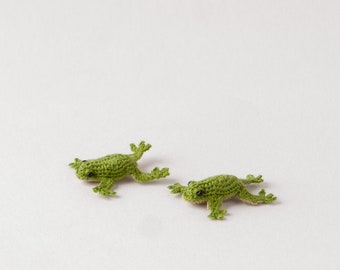 Crochet animals Tiny green frog Micro crochet animal Collectible toy Interior doll Dollhouse Miniature crochet frog green frog crochet