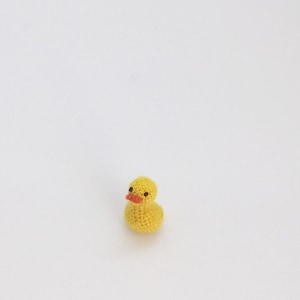 Canard miniature au crochet Canard miniature charmant au crochet Micro caneton Un très petit canard miniature canard en caoutchouc micro canard image 1