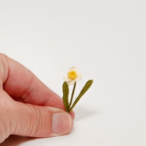 Miniature crochet daffodils Dollhouese narcissus Spring Blooms yellow Daffodils Crochet Daffodil Narcissus miniature 1/12 Scale