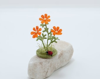 Hand crochet daisies flowers Miniature crochet Dollhouse Plant 1/12 Scale Dollhouse bouquet Tiny crochet flowers Collectable Fairy Garden
