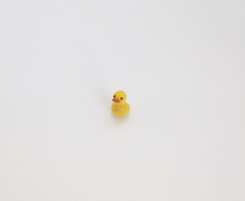 Canard miniature au crochet Canard miniature charmant au crochet Micro caneton Un très petit canard miniature canard en caoutchouc micro canard image 2