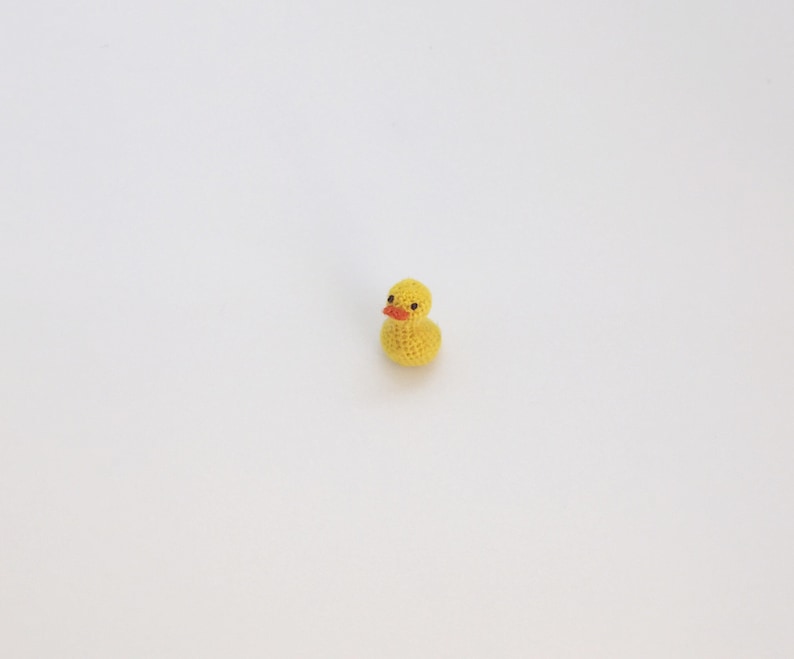 Canard miniature au crochet Canard miniature charmant au crochet Micro caneton Un très petit canard miniature canard en caoutchouc micro canard image 1