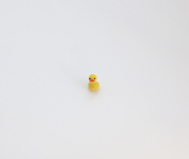 Canard miniature au crochet Canard miniature charmant au crochet Micro caneton Un très petit canard miniature canard en caoutchouc micro canard image 4